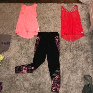 2 workout tanks and leggings !